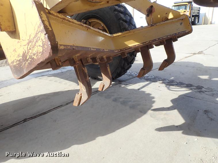 image for item DF8707 1980 Caterpillar 120G motor grader