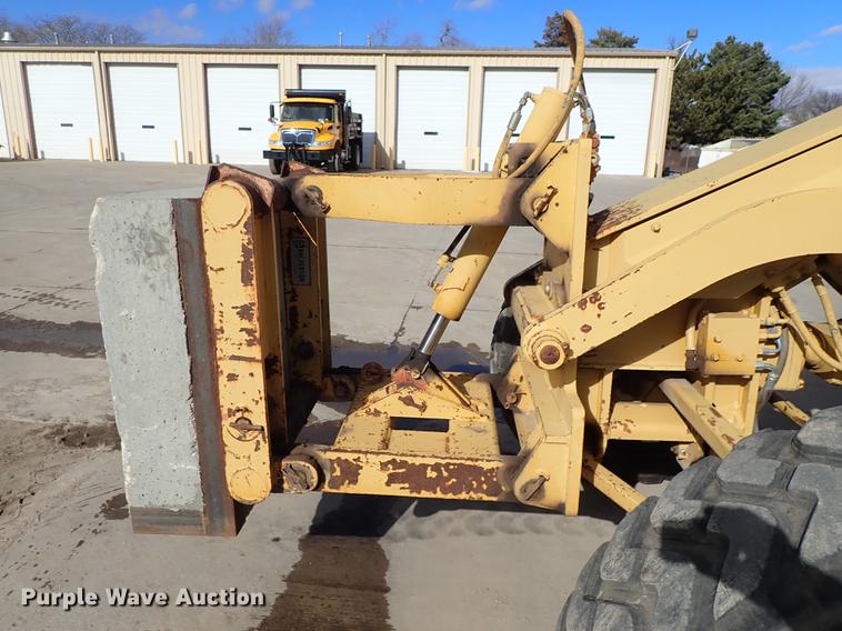 image for item DF8707 1980 Caterpillar 120G motor grader