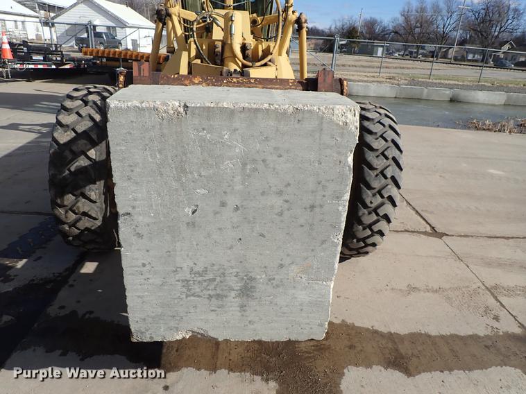 image for item DF8707 1980 Caterpillar 120G motor grader