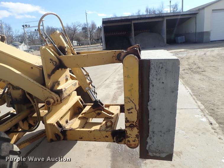 image for item DF8707 1980 Caterpillar 120G motor grader