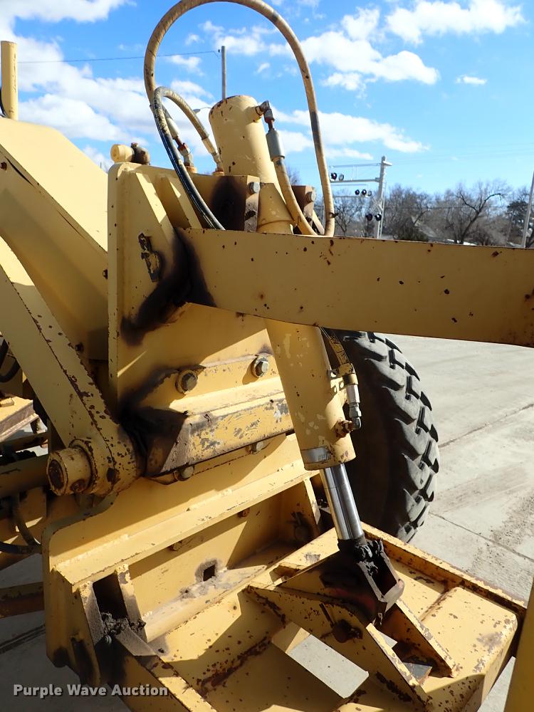 image for item DF8707 1980 Caterpillar 120G motor grader