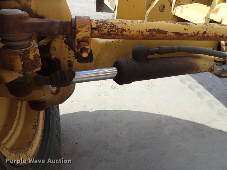 image for item DF8707 1980 Caterpillar 120G motor grader