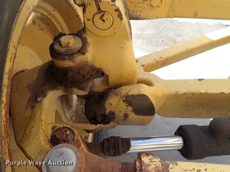 image for item DF8707 1980 Caterpillar 120G motor grader