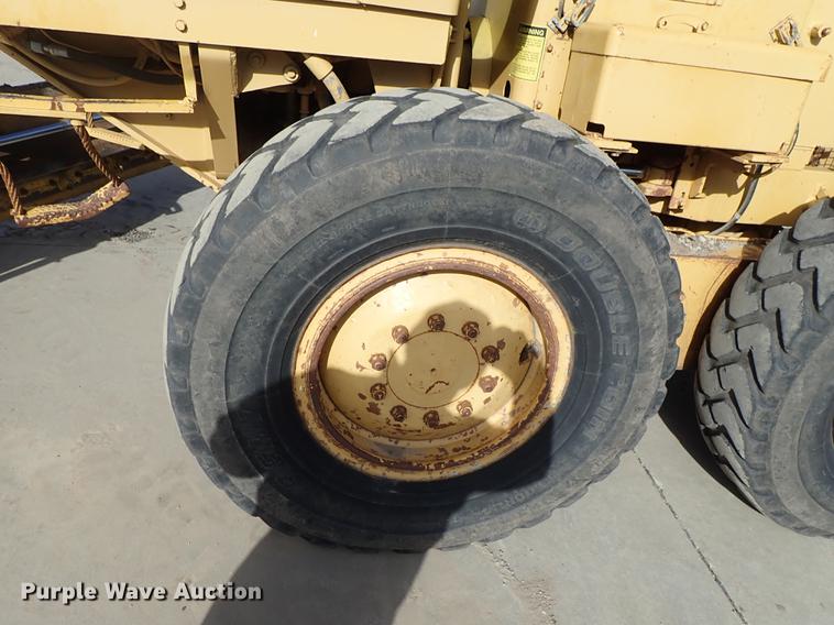 image for item DF8707 1980 Caterpillar 120G motor grader