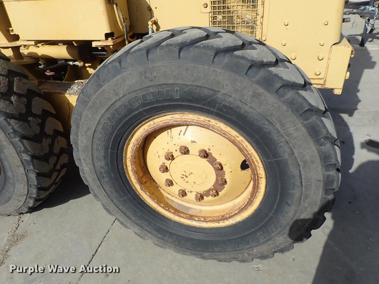 image for item DF8707 1980 Caterpillar 120G motor grader