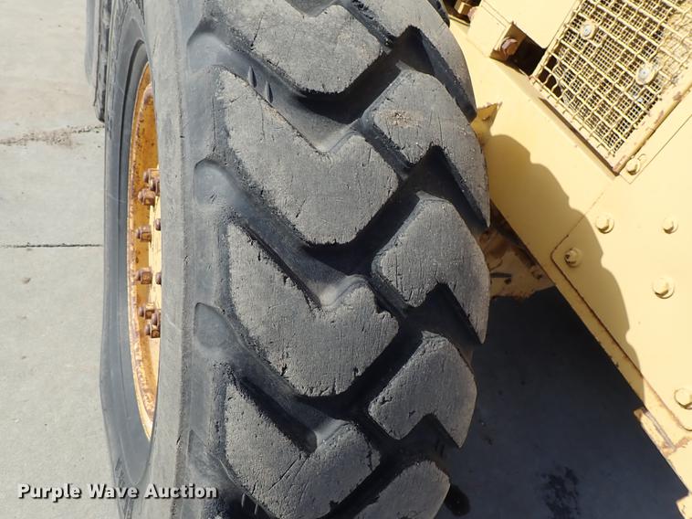 image for item DF8707 1980 Caterpillar 120G motor grader