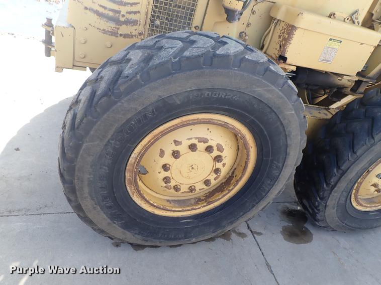 image for item DF8707 1980 Caterpillar 120G motor grader