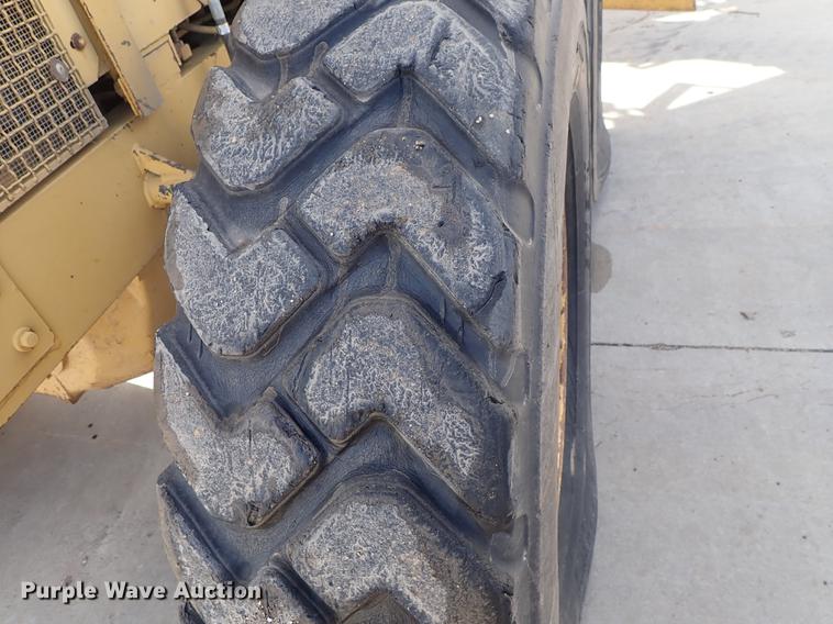 image for item DF8707 1980 Caterpillar 120G motor grader