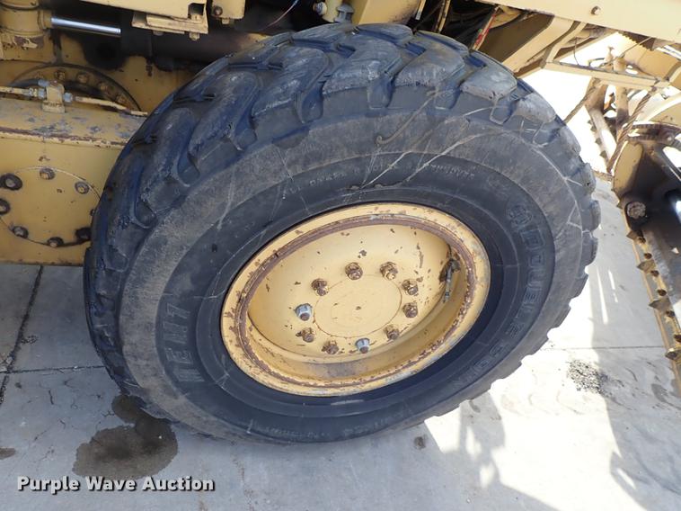 image for item DF8707 1980 Caterpillar 120G motor grader