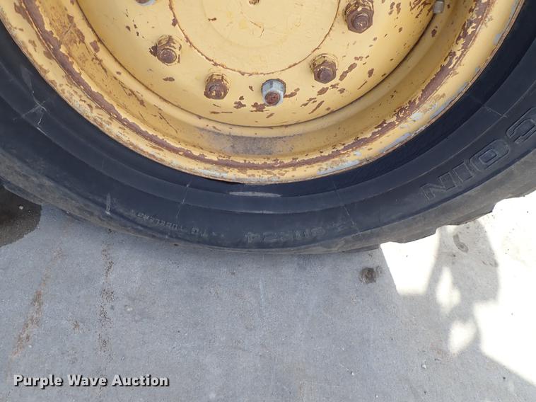 image for item DF8707 1980 Caterpillar 120G motor grader