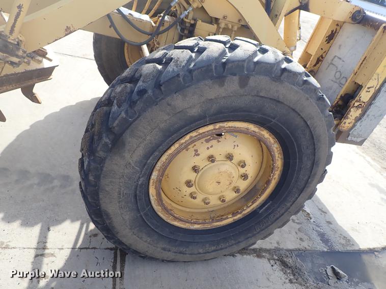 image for item DF8707 1980 Caterpillar 120G motor grader