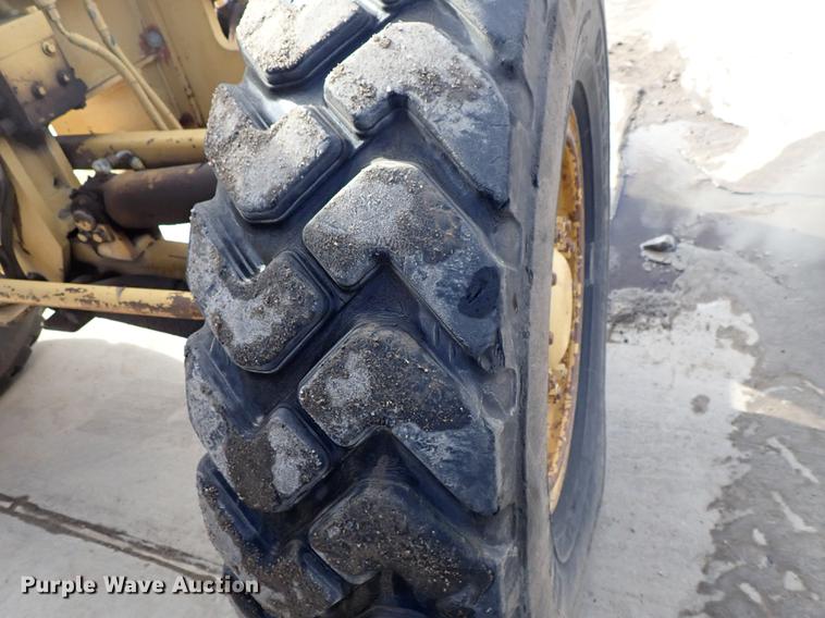 image for item DF8707 1980 Caterpillar 120G motor grader