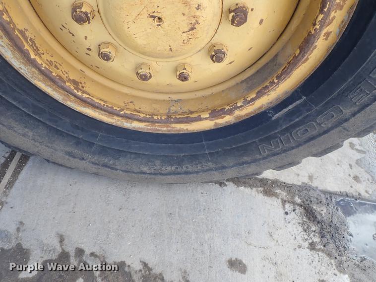 image for item DF8707 1980 Caterpillar 120G motor grader