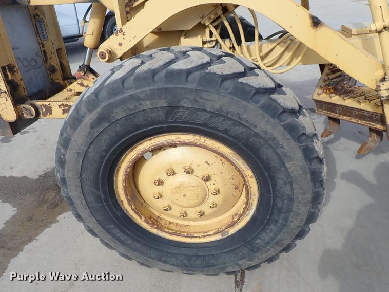 image for item DF8707 1980 Caterpillar 120G motor grader