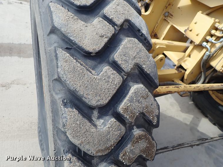 image for item DF8707 1980 Caterpillar 120G motor grader