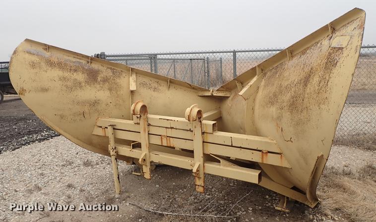 image for item DF8707 1980 Caterpillar 120G motor grader