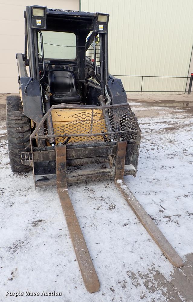 image for item DF8729 New Holland LX655 skid steer