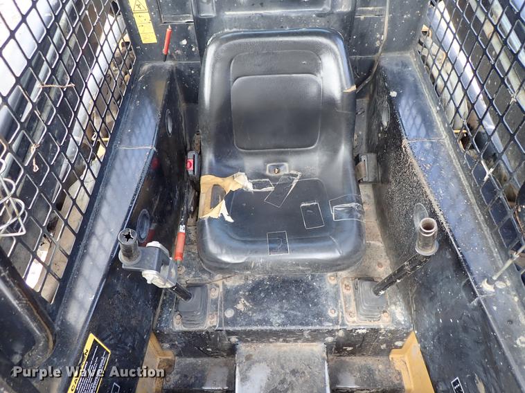 image for item DF8729 New Holland LX655 skid steer