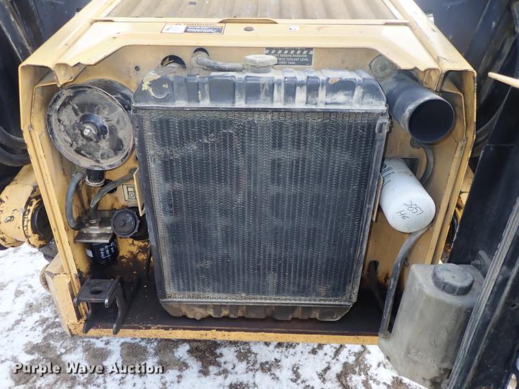 image for item DF8729 New Holland LX655 skid steer