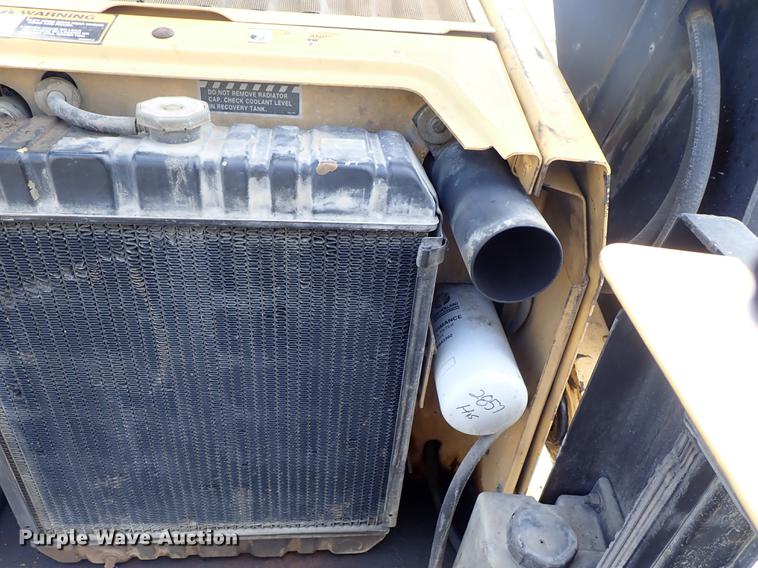 image for item DF8729 New Holland LX655 skid steer