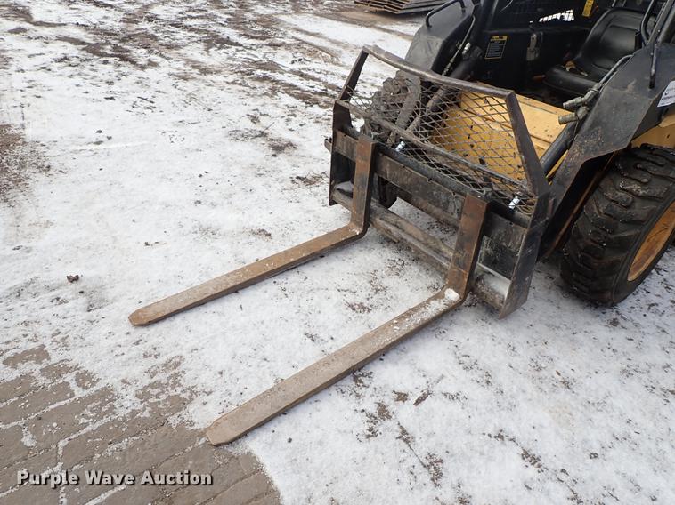 image for item DF8729 New Holland LX655 skid steer