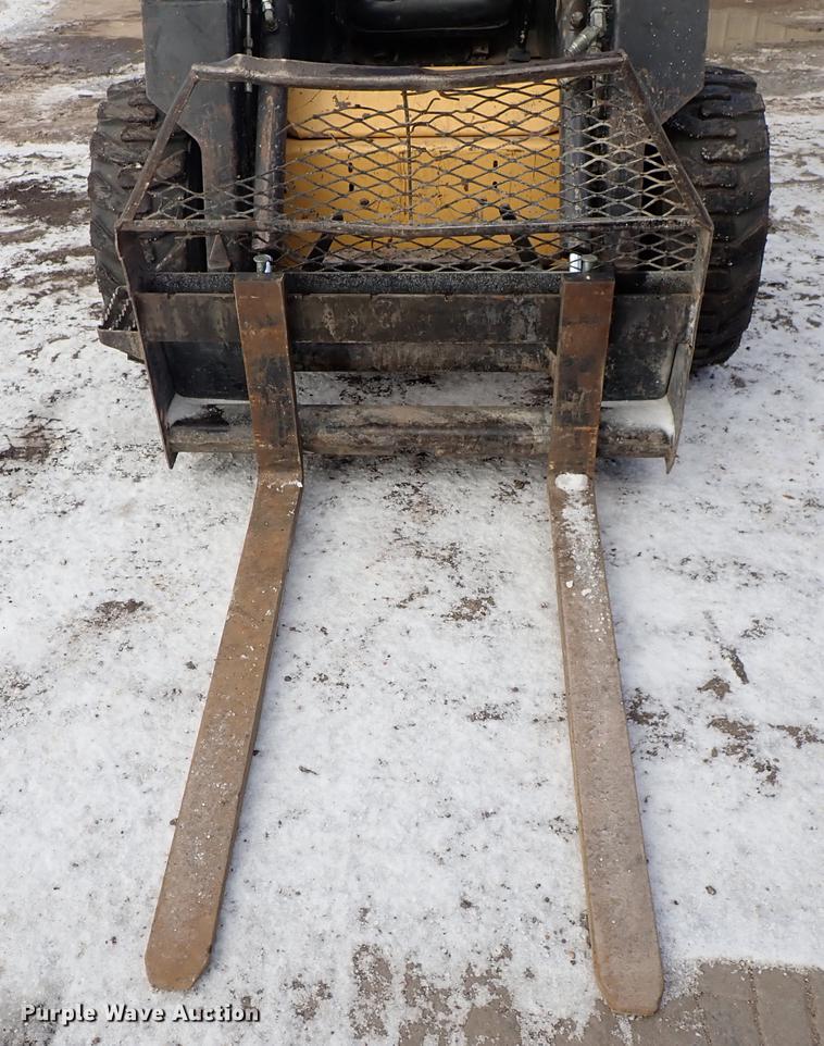 image for item DF8729 New Holland LX655 skid steer