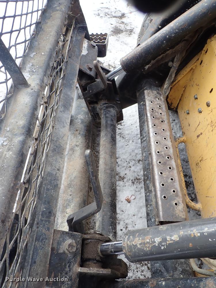 image for item DF8729 New Holland LX655 skid steer