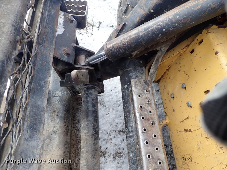 image for item DF8729 New Holland LX655 skid steer