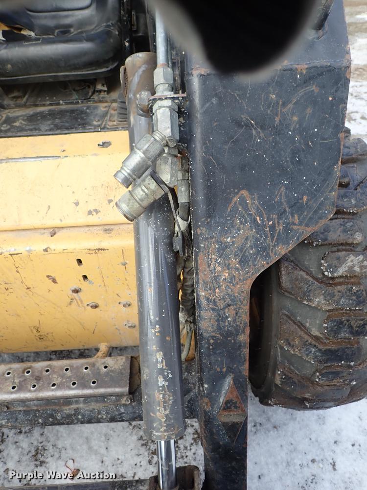 image for item DF8729 New Holland LX655 skid steer