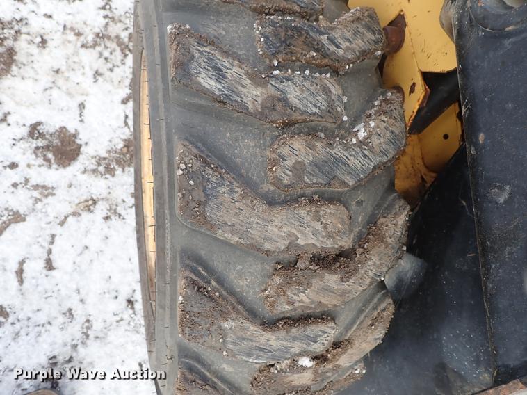 image for item DF8729 New Holland LX655 skid steer