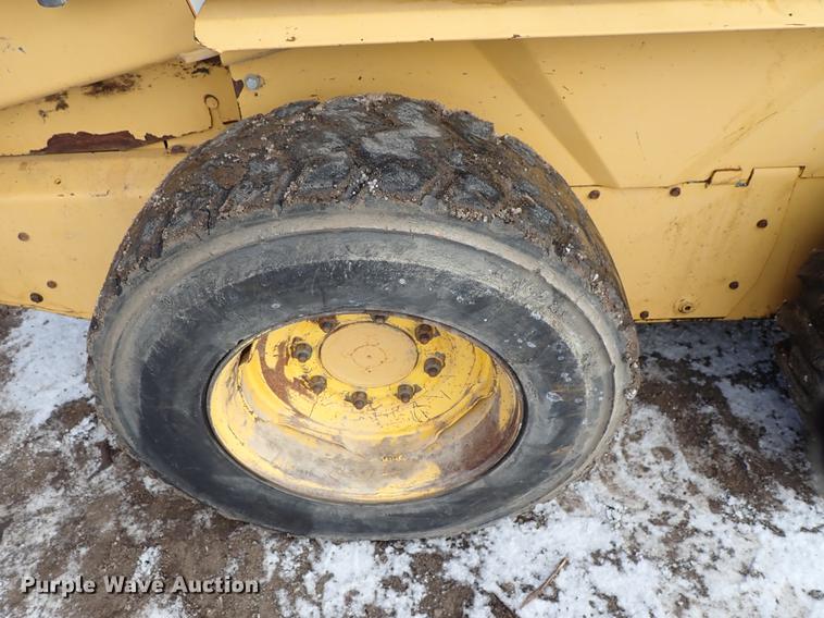 image for item DF8729 New Holland LX655 skid steer