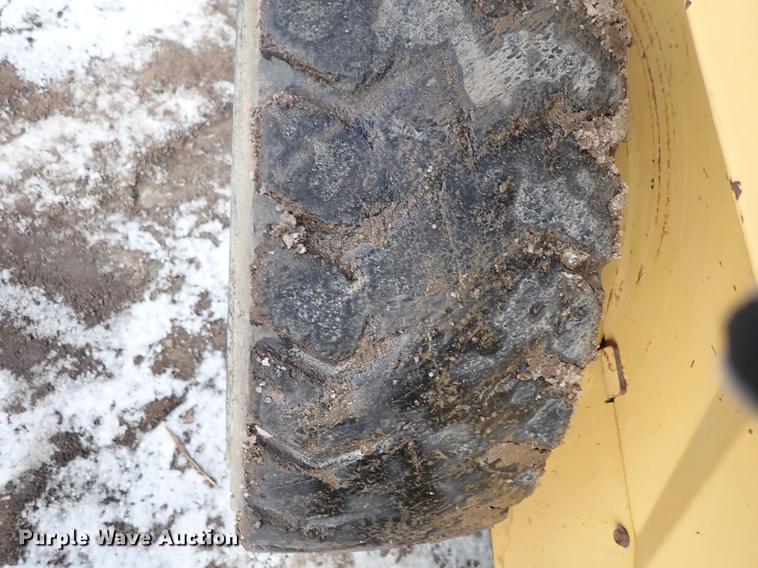 image for item DF8729 New Holland LX655 skid steer