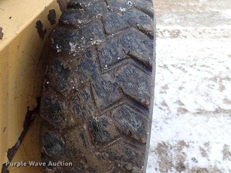 image for item DF8729 New Holland LX655 skid steer