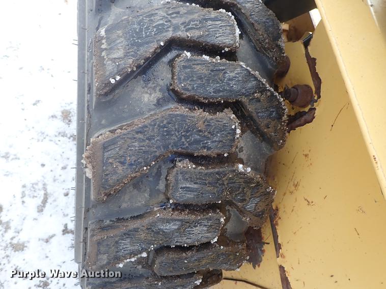 image for item DF8729 New Holland LX655 skid steer