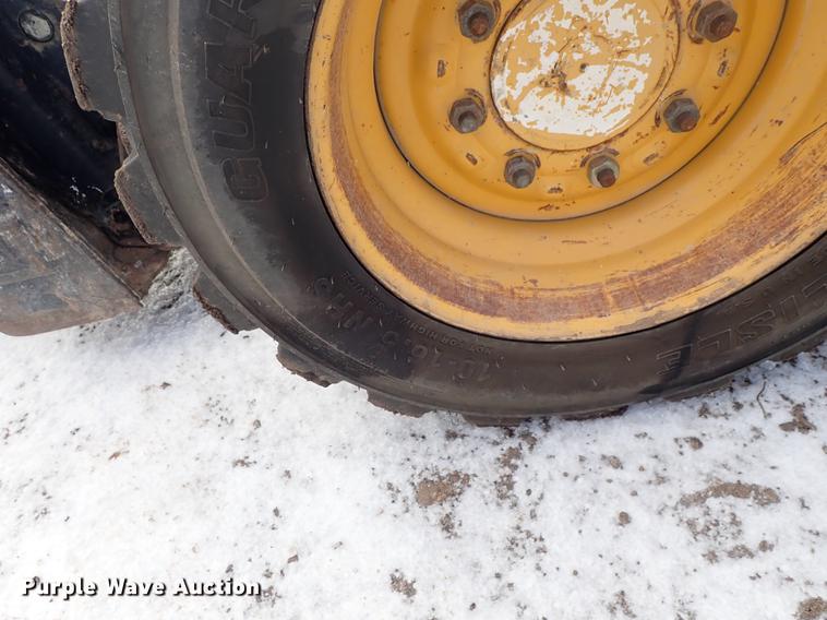 image for item DF8729 New Holland LX655 skid steer