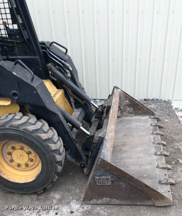 image for item DF8729 New Holland LX655 skid steer