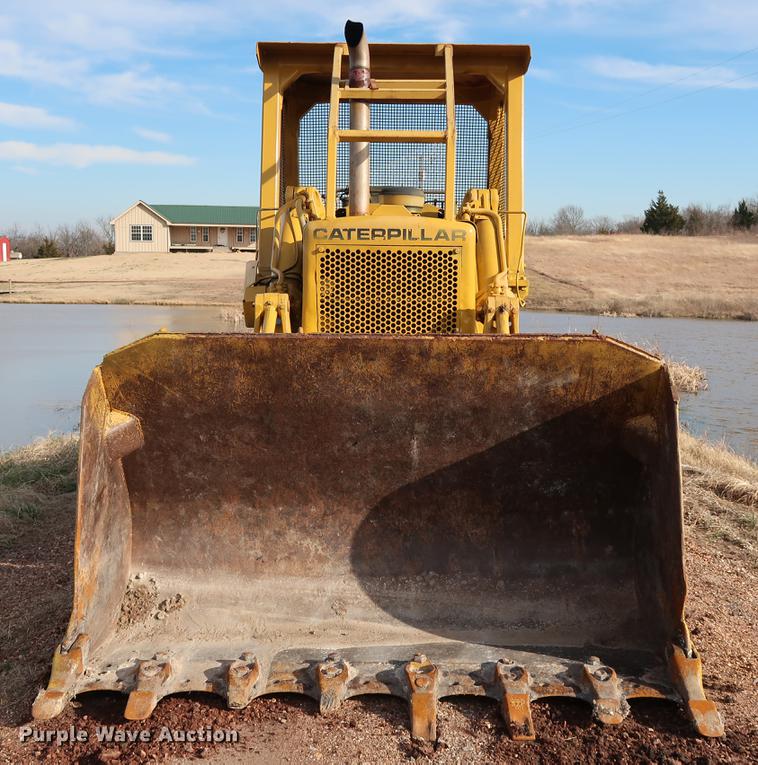 image for item DG3327 1973 Caterpillar 977L track loader
