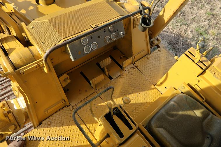image for item DG3327 1973 Caterpillar 977L track loader