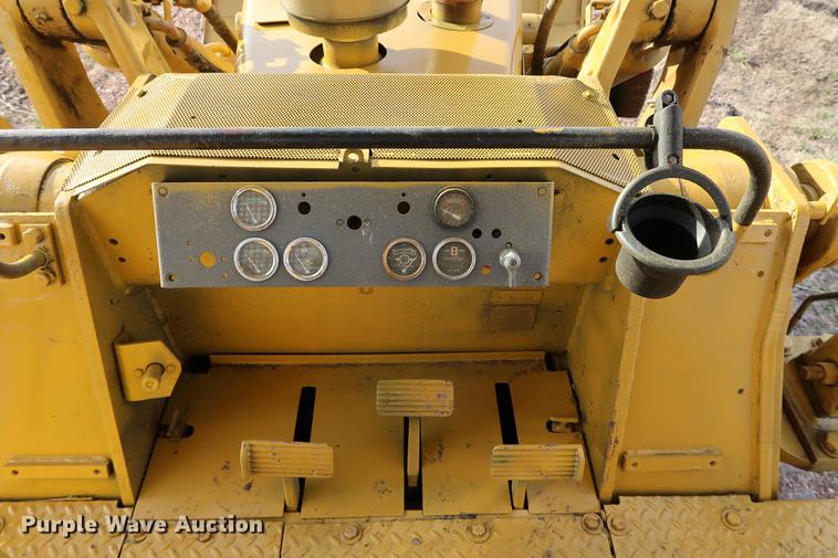 image for item DG3327 1973 Caterpillar 977L track loader