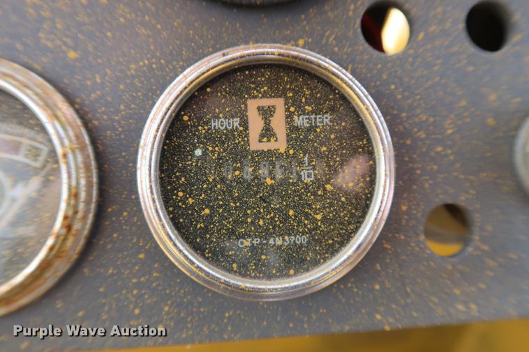 image for item DG3327 1973 Caterpillar 977L track loader