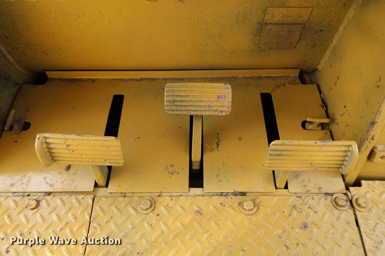 image for item DG3327 1973 Caterpillar 977L track loader