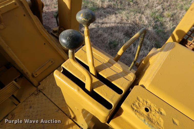 image for item DG3327 1973 Caterpillar 977L track loader