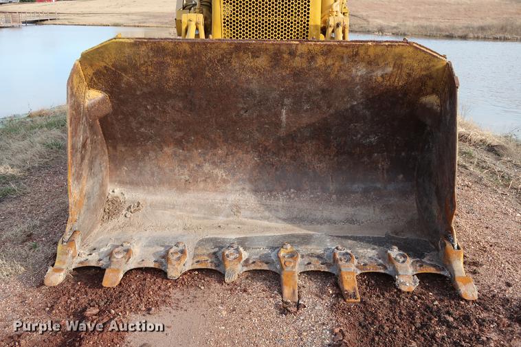 image for item DG3327 1973 Caterpillar 977L track loader