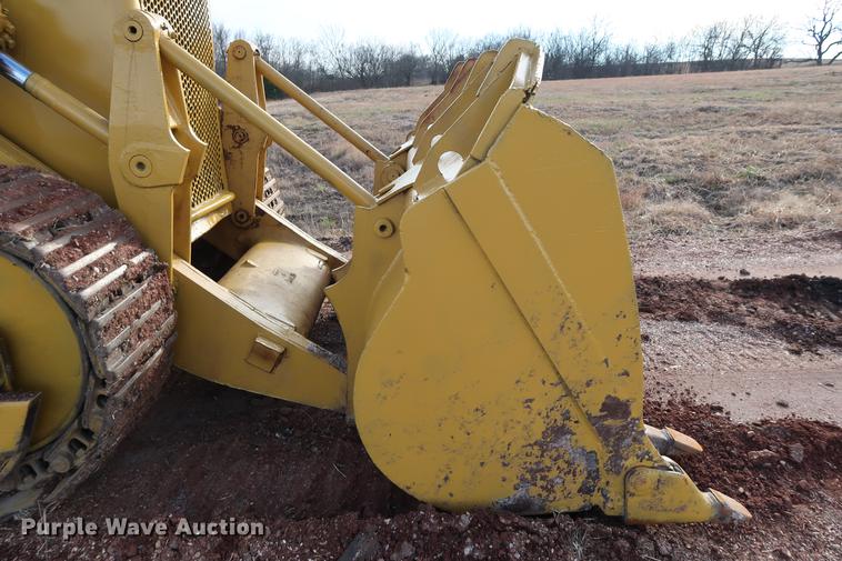 image for item DG3327 1973 Caterpillar 977L track loader