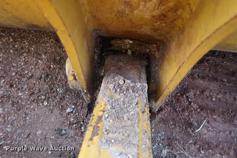 image for item DG3327 1973 Caterpillar 977L track loader