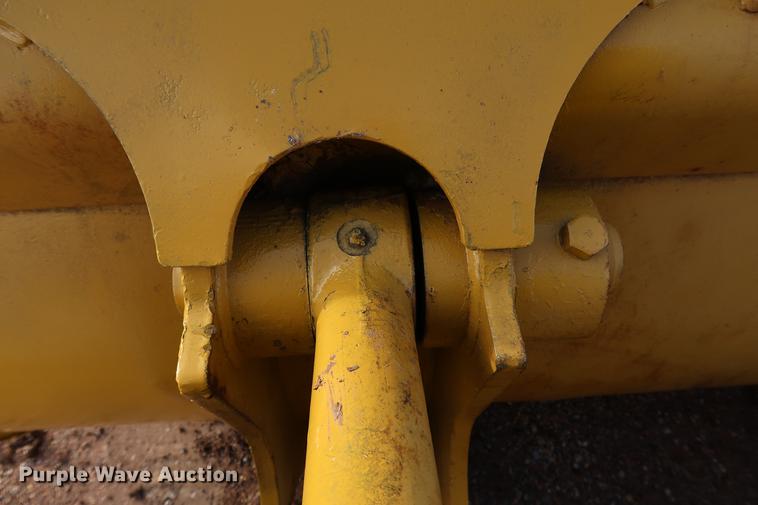 image for item DG3327 1973 Caterpillar 977L track loader