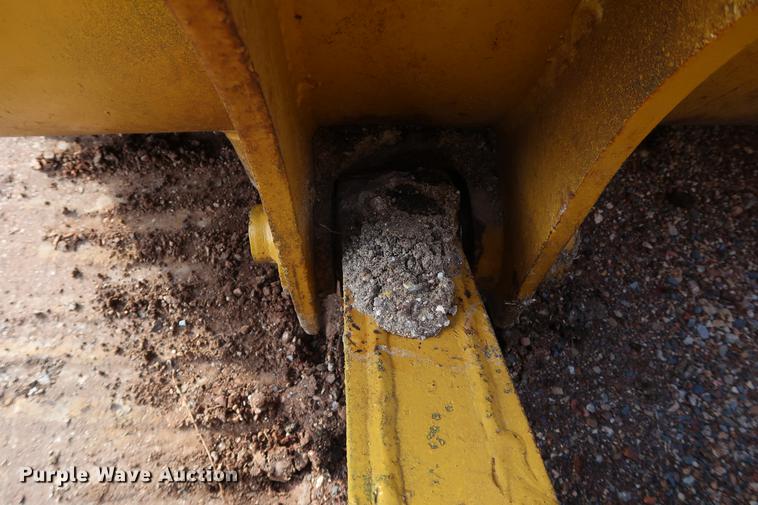 image for item DG3327 1973 Caterpillar 977L track loader