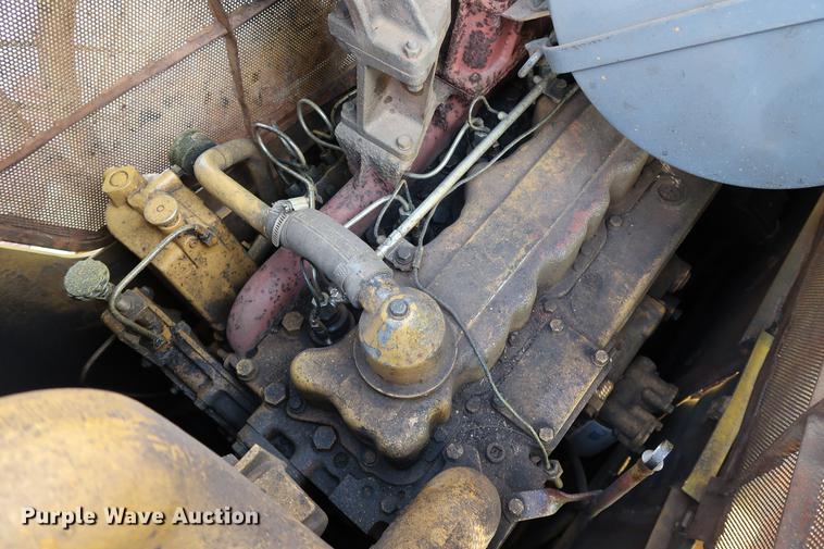 image for item DG3327 1973 Caterpillar 977L track loader