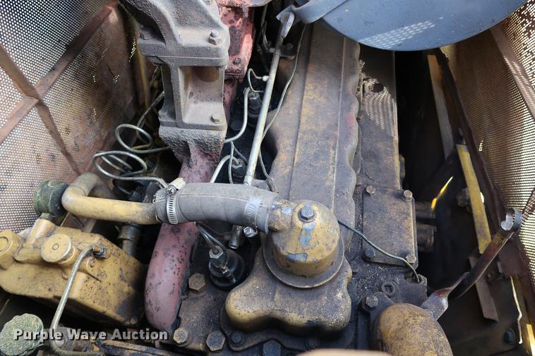 image for item DG3327 1973 Caterpillar 977L track loader