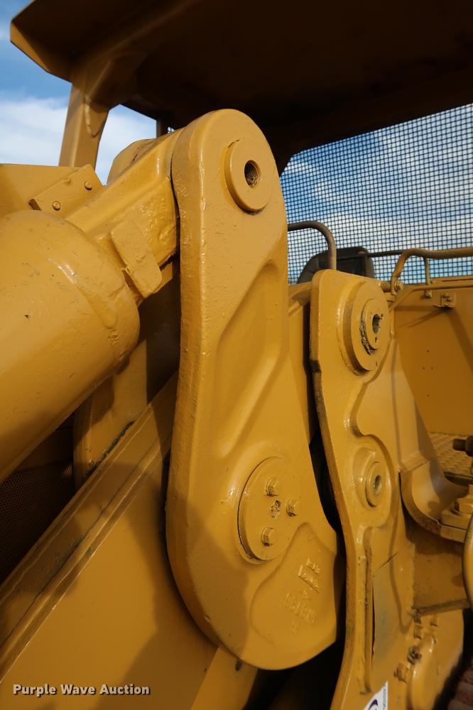 image for item DG3327 1973 Caterpillar 977L track loader